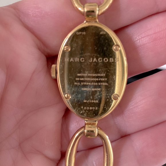 MARC JACOBS Swiss Analog Gold Watch Oval Link Bracelet MJ1106 Stainless Steel - Picture 3 of 6